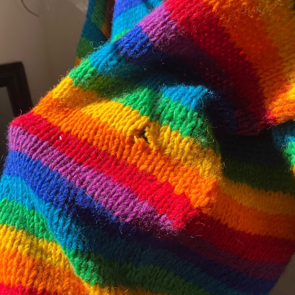 LARGE RAINBOW 🌈 🧶 KNIT PULL OVER - Picture 3 of 7